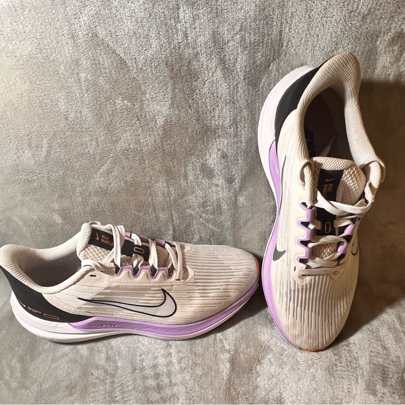 Nike Winfi 09, tan and lavender running sneakers like new - Picture 2 of 6